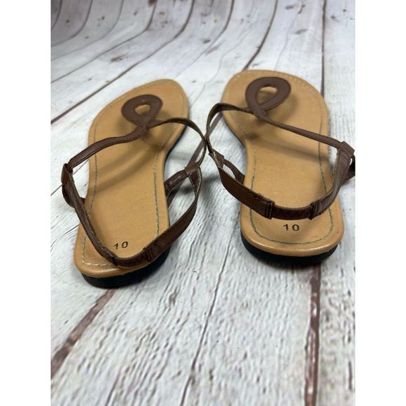 Two pair of sandals women’s one tan and the other brown size 10￼ - Picture 5 of 9